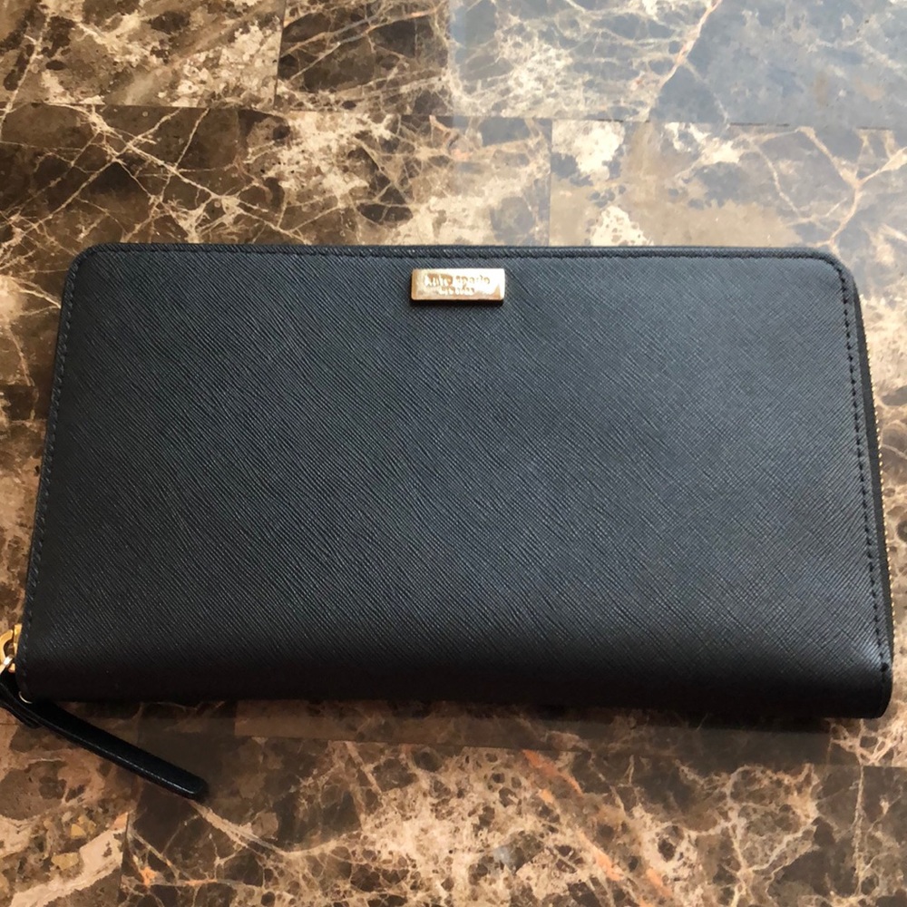 Kate Spade Large Travel Wallet - like new